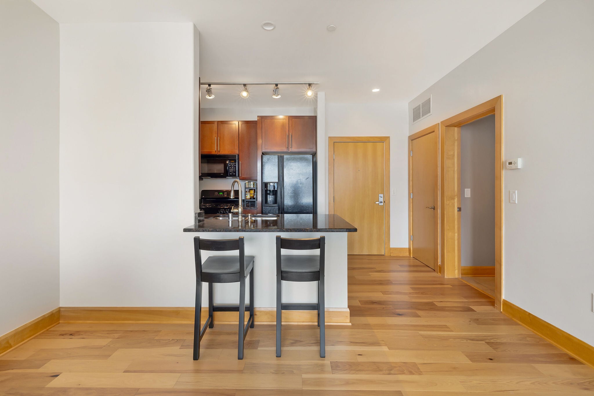 Building Photo - 1550 E Royall Pl