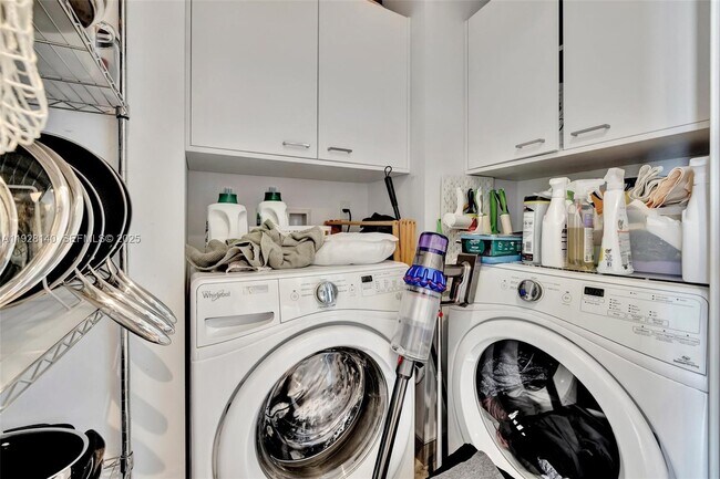 Building Photo - 17111 Biscayne Blvd