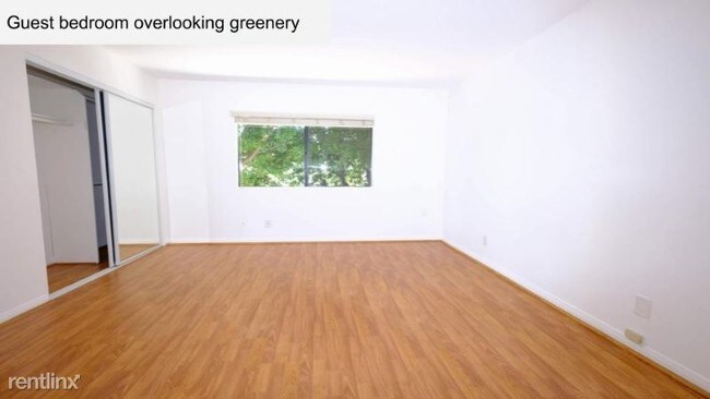 Building Photo - 10721 Moorpark St