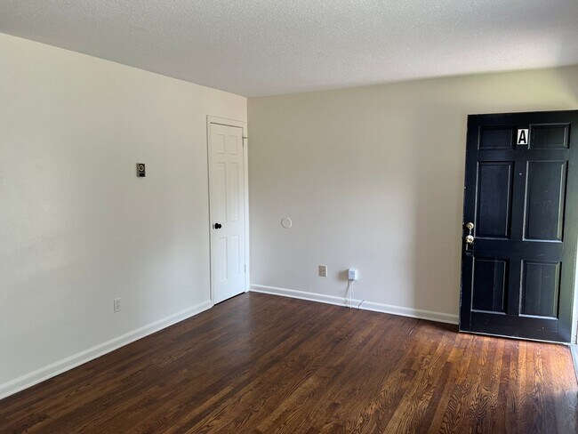 Building Photo - 717 A Grove Avenue, Raleigh- Bev Roberts R...