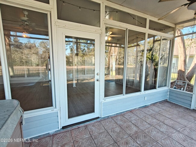 Building Photo - 1563 Lakeway Dr