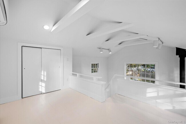 Building Photo - 17 N Bishop Ln