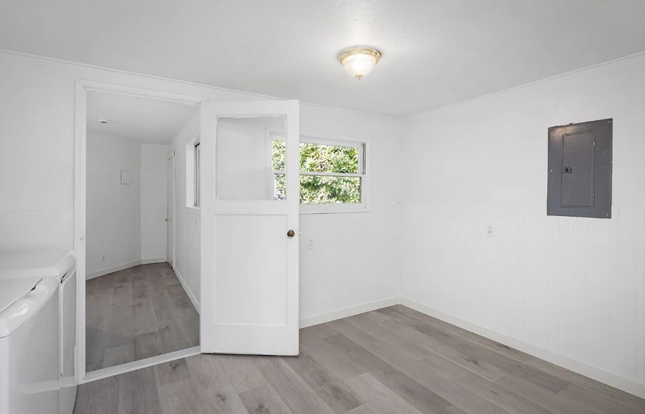 Building Photo - 10612 NW Skyline Blvd