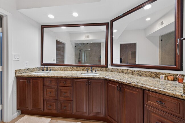 Building Photo - 6000 Sugar Hill Dr