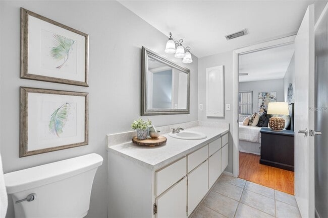 Building Photo - 1100 E Bay Dr