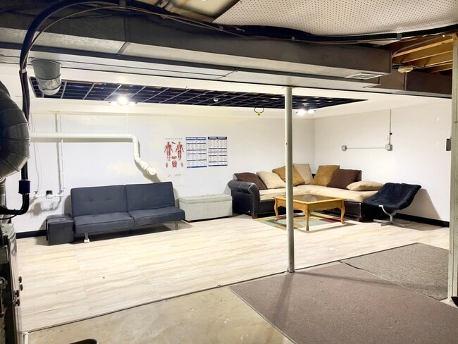 Building Photo - 817 74th St