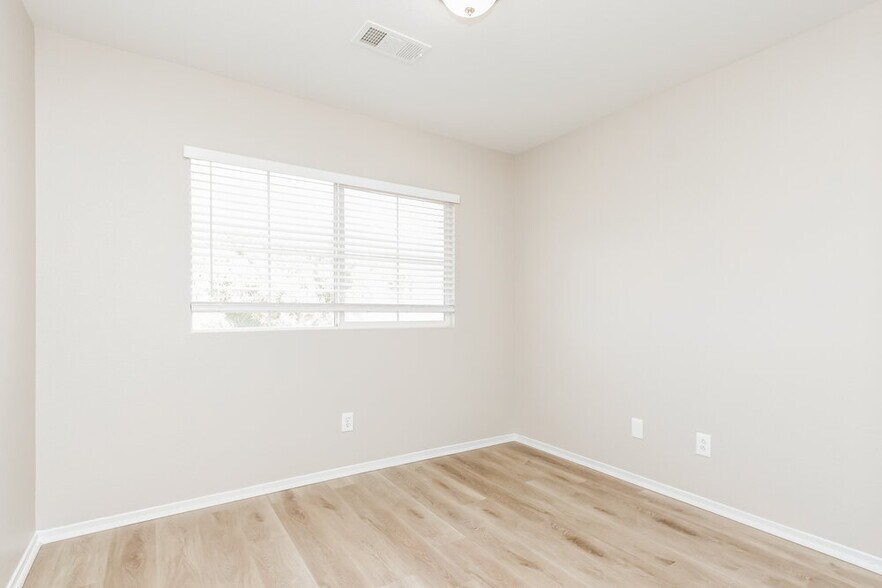 Building Photo - 799 Plantain Lily Ave