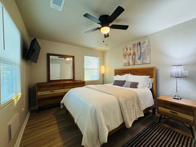 Building Photo - 2447 McAlpine Terrace