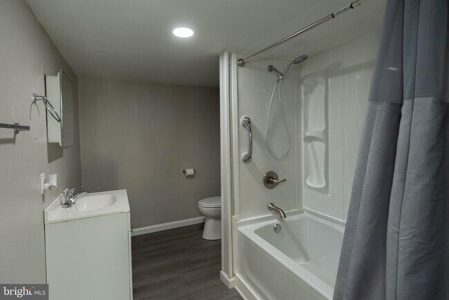 Building Photo - 462 Wild Rose Ln