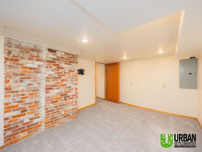 Building Photo - Charming 2 bed room 1.5 bathroom Cottage i...