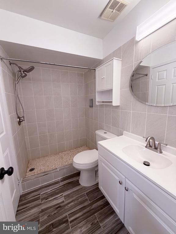 Building Photo - 9364 Neil Rd