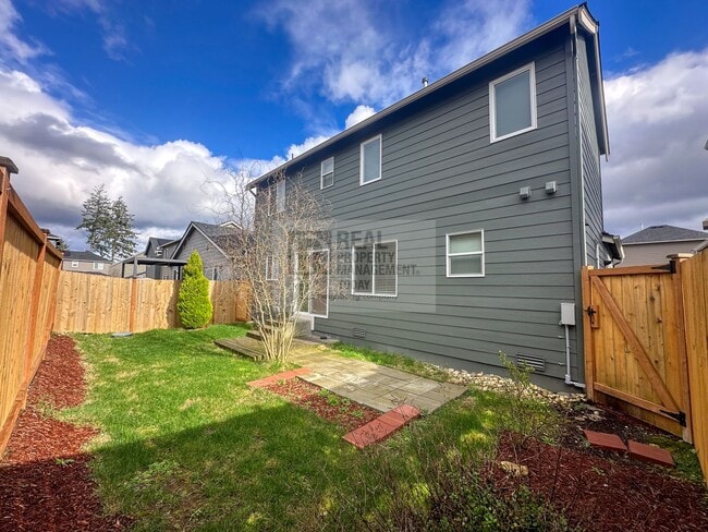 Building Photo - 3 Bedroom Home in Desirable Lipoma Firs Community – Puyallup