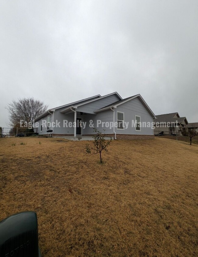 Building Photo - Owasso Home for Rent (3beds/2baths)