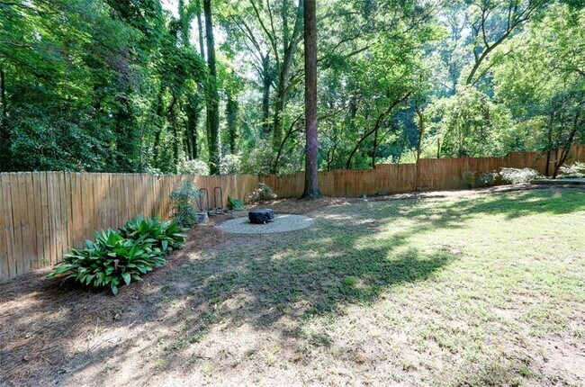 Building Photo - 2968 Fantasy Ln