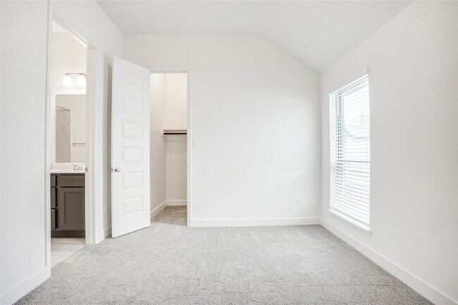 Building Photo - 9814 Chapman Trl