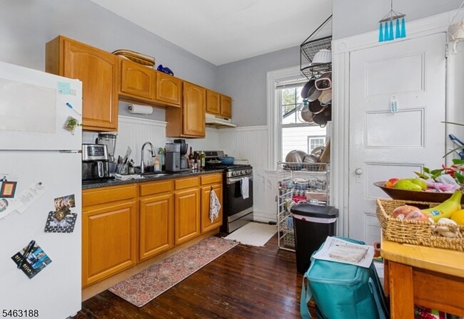Building Photo - 298 Carmita Ave