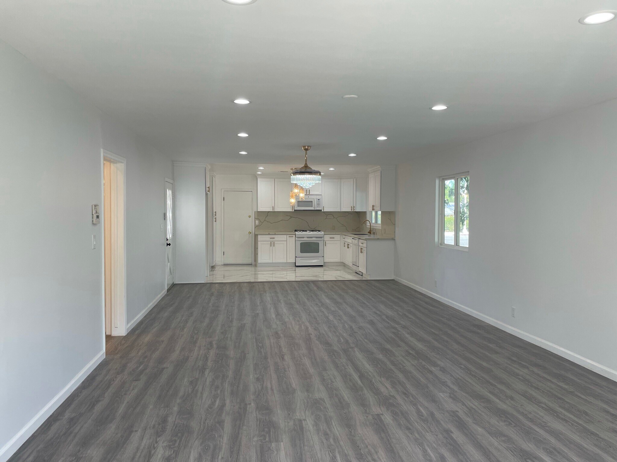 Building Photo - 22602 Victory Blvd