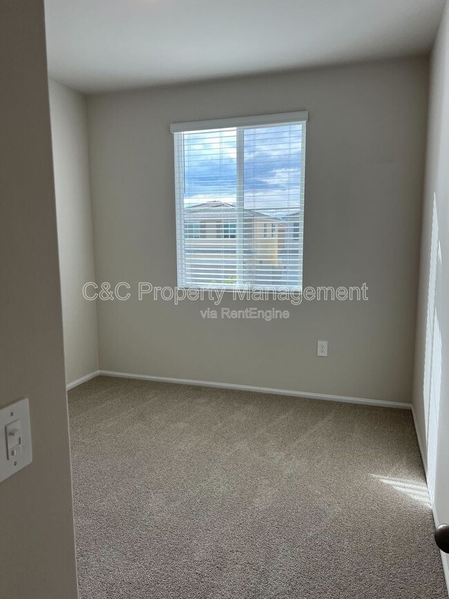 Building Photo - 2084 Mandarin Ln