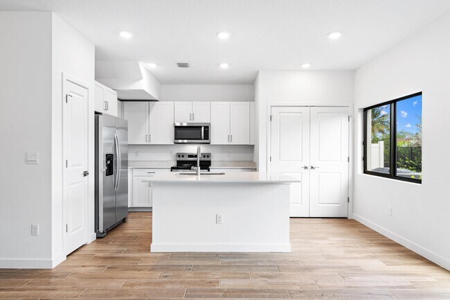 Building Photo - 5024 Elderberry St