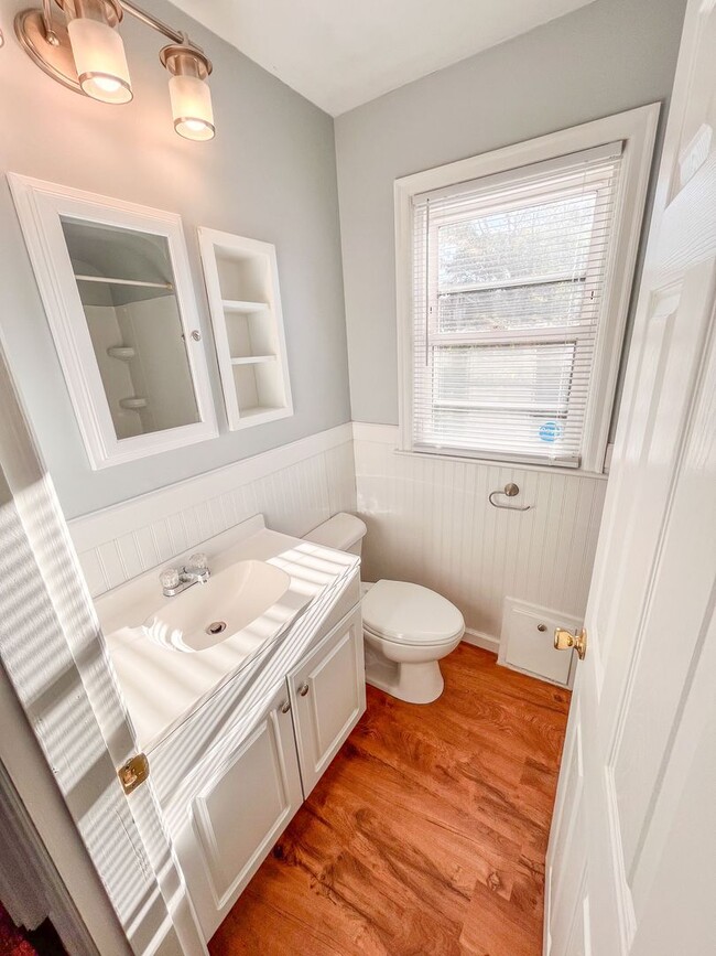 Building Photo - 1040 E Gates St