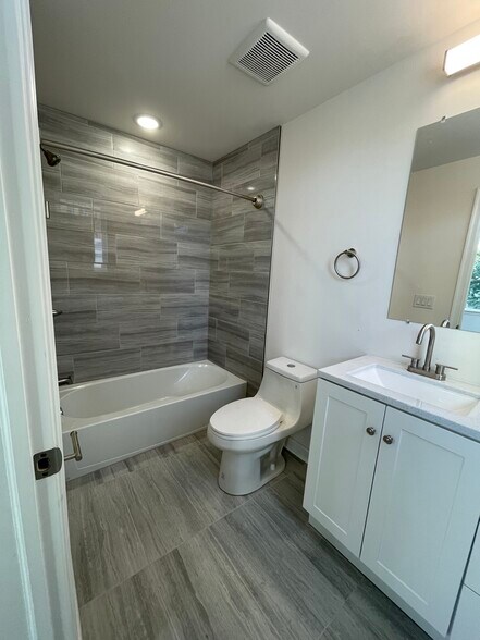 Building Photo - 1325 Rodman St