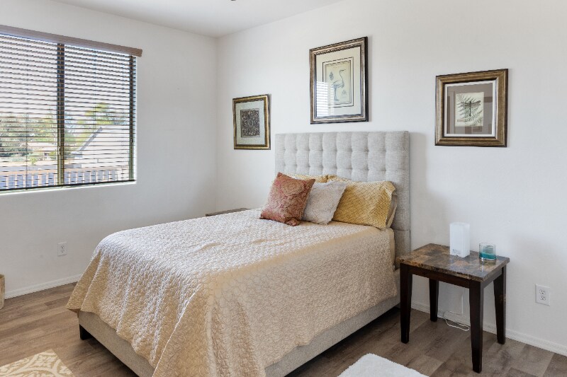 Building Photo - 9622 S 46th Ln