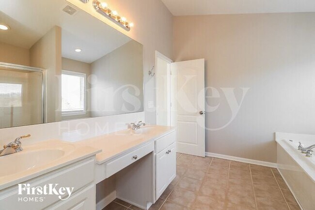 Building Photo - 204 Birch Hill Ct