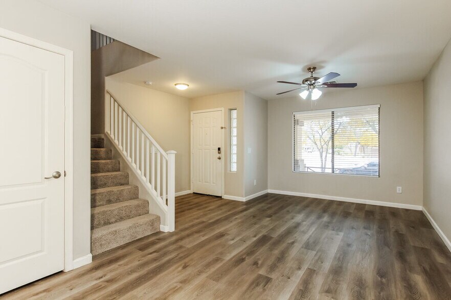 Building Photo - 2348 W White Feather Ln