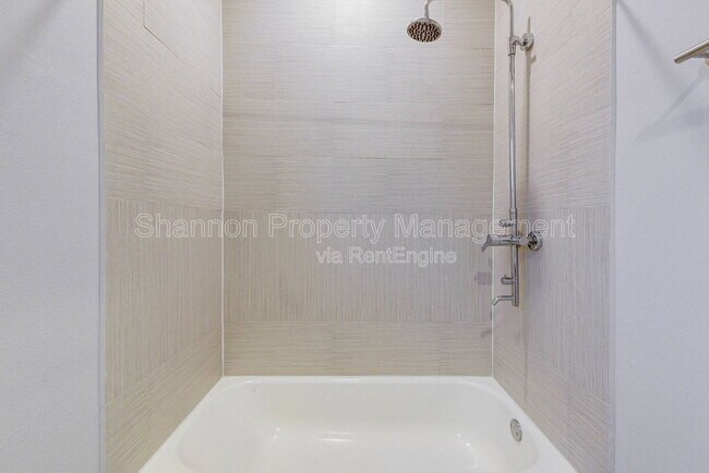 Building Photo - 113 Tuam St