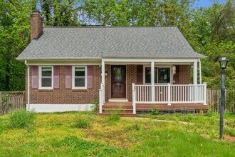 Building Photo - Adorable 4BR/3BA Cape Cod on a Generous 0.4-Acre Lot