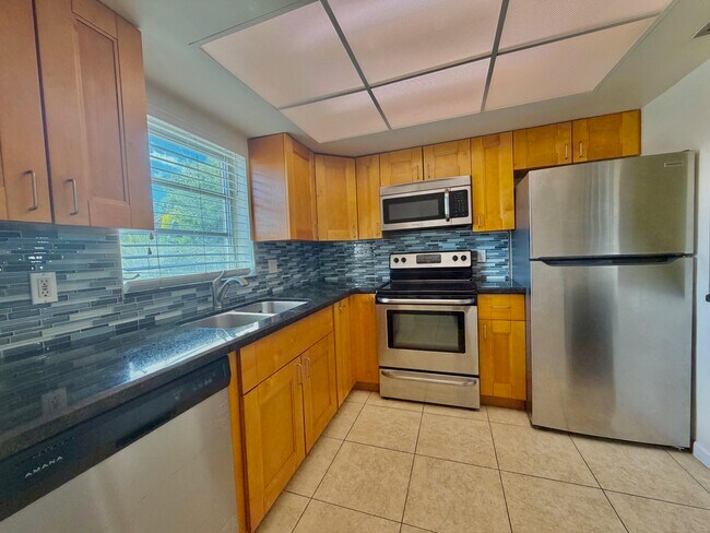 Building Photo - 5811 NE 14th Rd