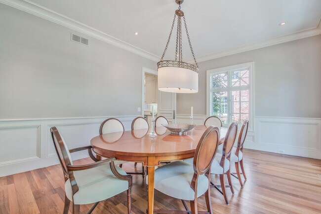 Building Photo - 200 Aspen Rd