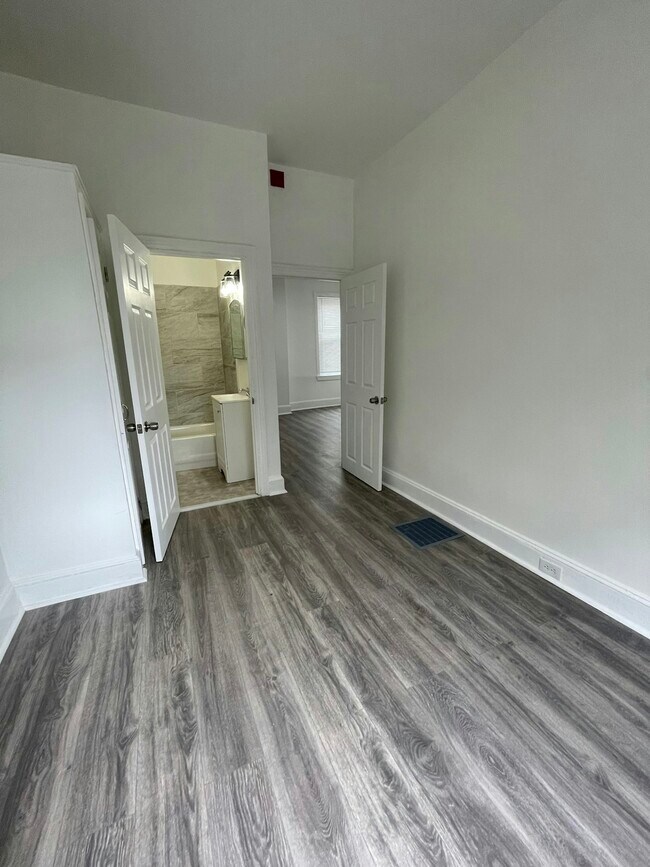 Building Photo - 612 W Norris St