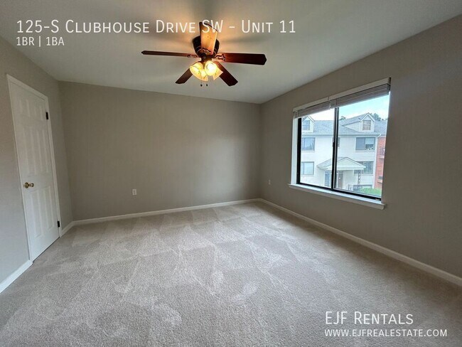 Building Photo - 125 Clubhouse Dr SW