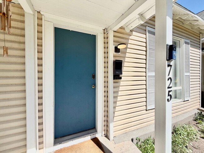 Building Photo - Updated 3-Bedroom Home Near Downtown & University of Utah