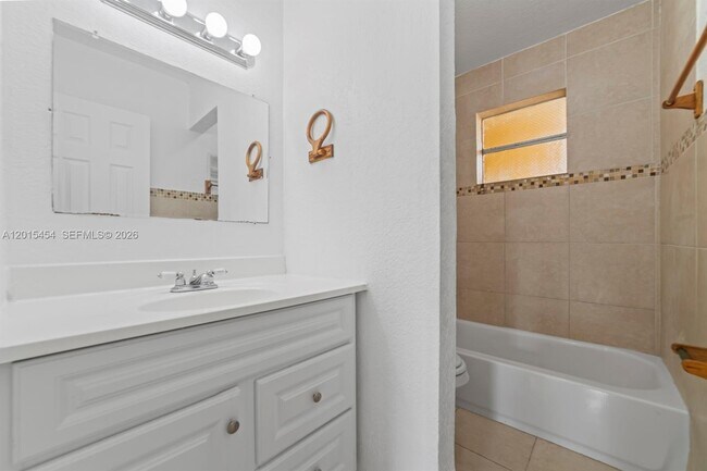 Building Photo - 525 W 69th St