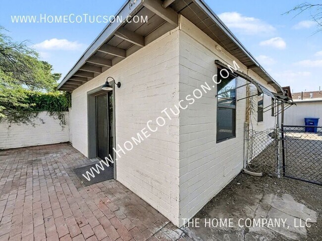 Building Photo - 3435 E Elida St