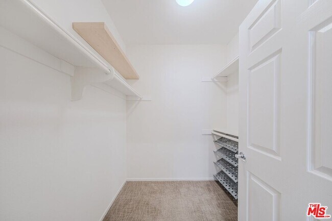 Building Photo - 937 12th St