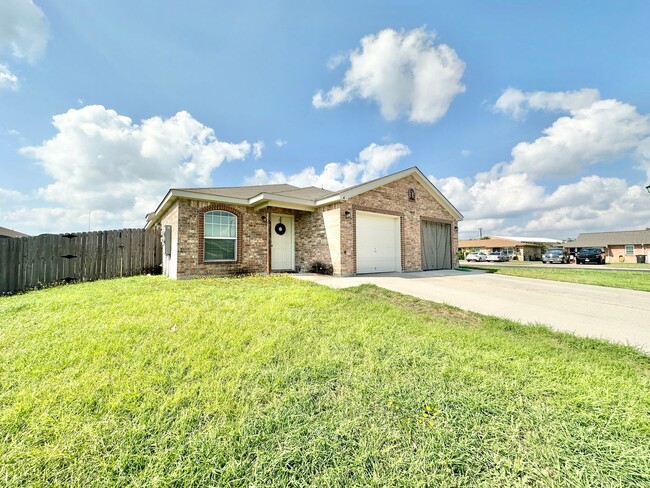 Building Photo - 3600 John Chisholm Loop