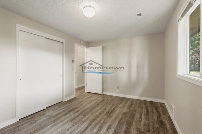 Building Photo - 342 W Davidson Ave