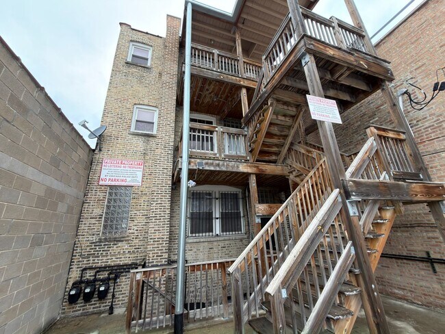 Building Photo - 5715 W Irving Park Rd