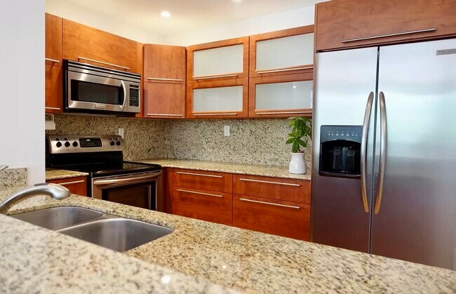 Building Photo - 540 Brickell Key Dr