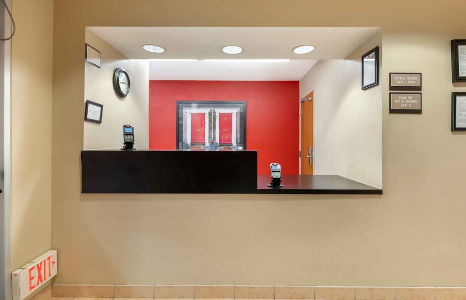 Building Photo - Furnished Studio-Cincinnati - Blue Ash - K...