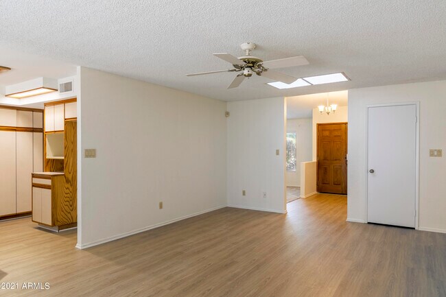 Building Photo - 966 E Morningstar Ln