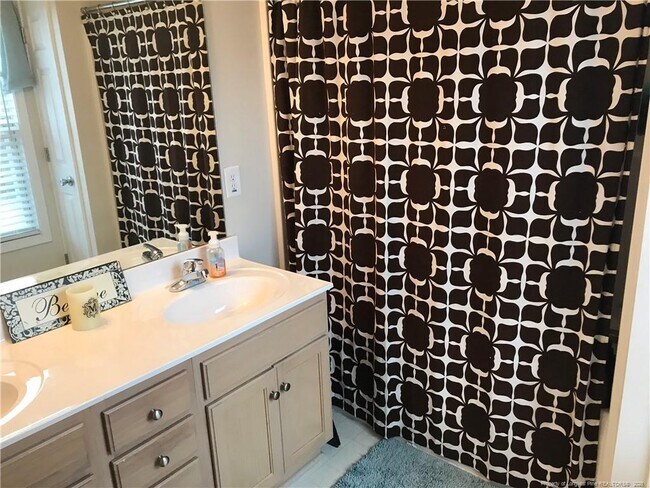 Building Photo - 520 Tucks Ct