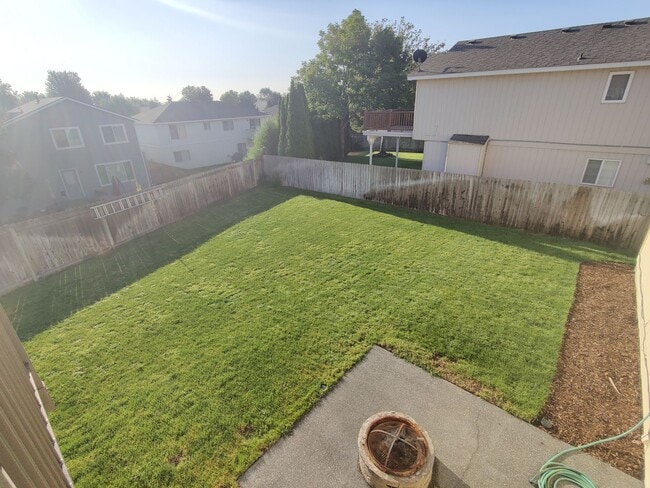 Building Photo - Horn Rapids Home with Bonus Room, Deck, an...