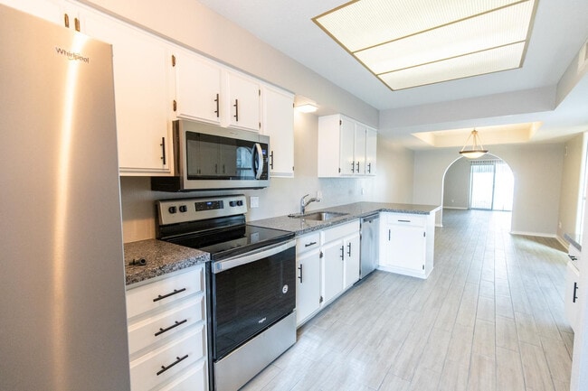 Building Photo - 2908 E Avenida Olivos