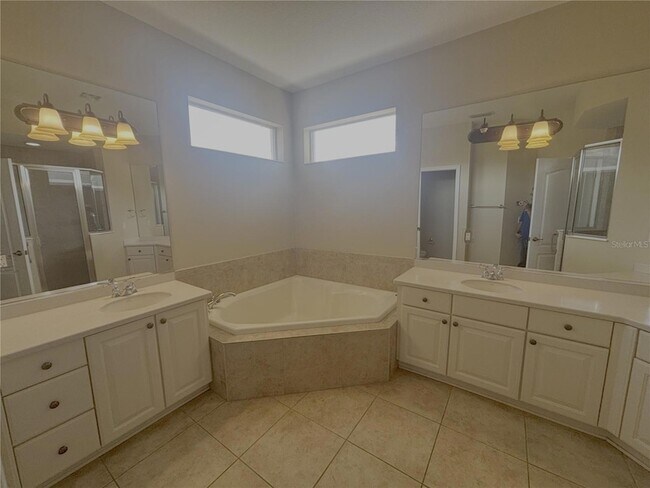 Building Photo - 4940 SW 63rd Loop