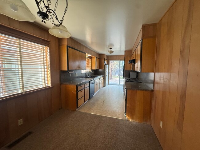 Building Photo - 865 Stanford Ave