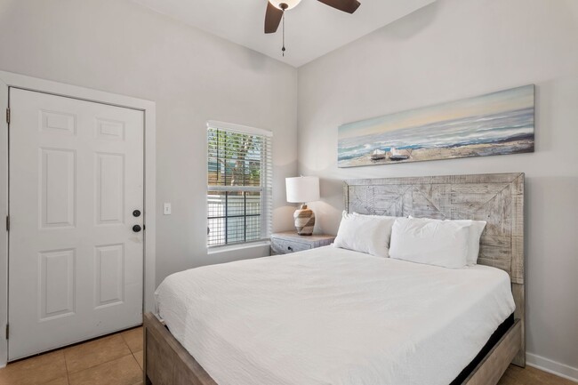 Building Photo - Newly renovated! Live the Grayt life in th...